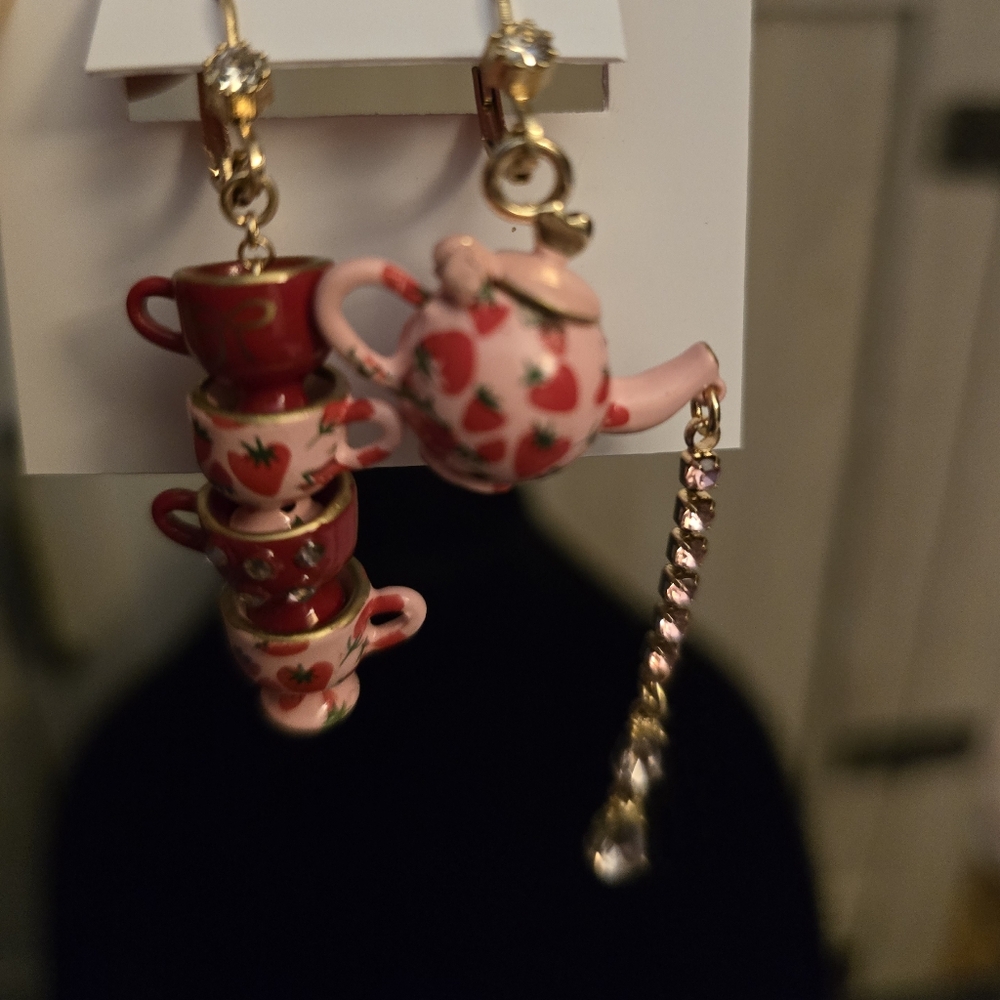 Betsey Johnson Mismatched Teapot and tea cup dangle earrings! - Picture 8 of 15